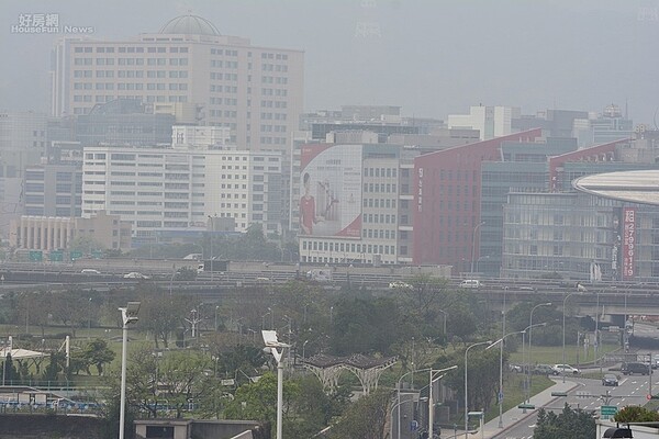 大直房市情境圖，空氣品質堪慮。（好房網News記者陳韋帆／攝影）