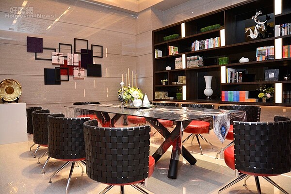 公設中的會議廳。(好房網News記者 陳韋帆/攝影)