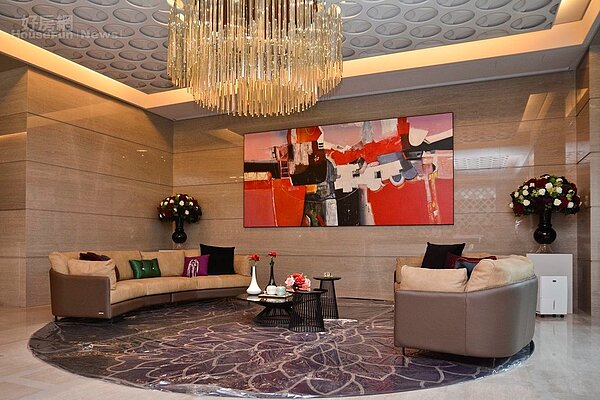 公設中的一樓會客廳。(好房網News記者 陳韋帆/攝影)