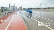 通霄橋排水卡卡　雨來淹腳踝