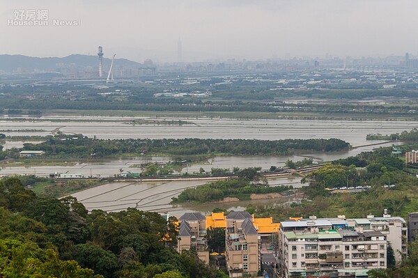 投資客稱不怕土壤液化，打基樁後「加價賣」。（好房網News記者張聖奕／攝影）