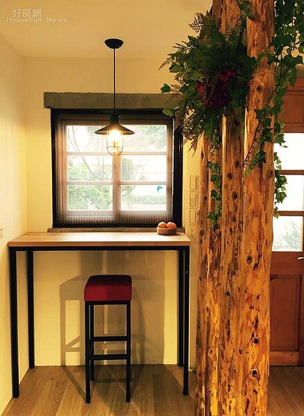 5.門口旁有個類似喝下午茶的高腳椅區,當工作疲倦或沒靈感時就可以到這裡稍微放鬆。(取自邊境實驗室粉絲頁)