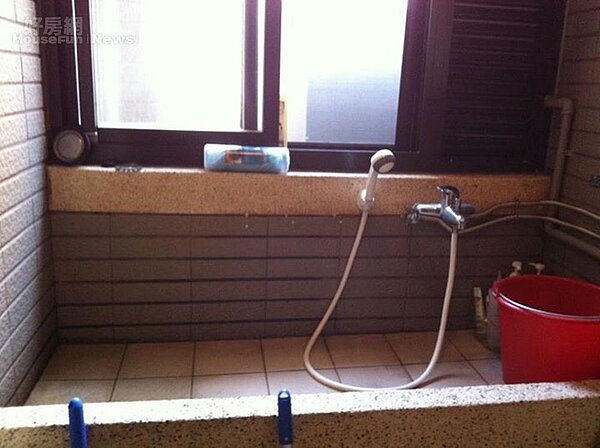 6. 特別蓋給狗狗洗澡的浴室。