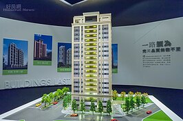 位於林口新市鎮的「朗廷會」，外觀由香港P&T建築集團所設計，結合華貴典雅與時尚現代感。預計興建為地上十九層地下三層，均為2+1房52坪的格局。