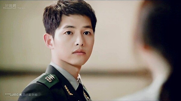 韓劇「太陽的後裔」擁超高收視率, 宋仲基帥氣忠貞的形象更是融化女性觀眾們的心。(翻攝自宋仲基臉書)