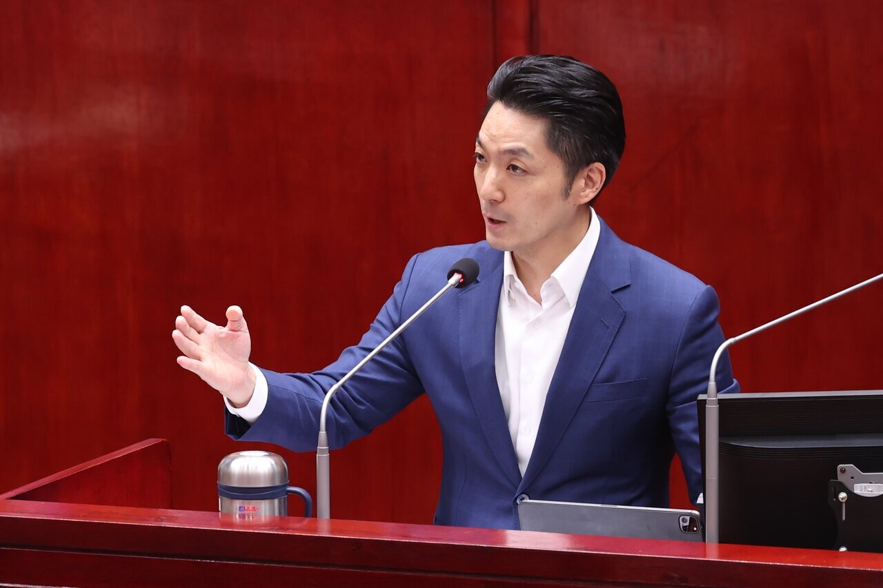 台北市議會昨總質詢，市長蔣萬安針對蘆社大橋議題，與民進黨議員舌戰。記者葉信菉／攝影 
