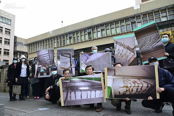 浮洲合宜宅39戶一樓承購戶聯合向日勝生提出違約控訴(好房網News記者陳偉帆／攝)