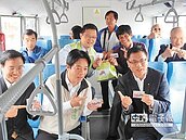 台南市第一條 77路電巴首航