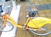 租YouBike垃圾留籃裡　坐墊被拔走