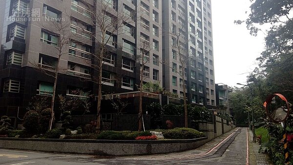 3「長虹松林」緊鄰森林保護區,住戶開窗盡是綠意。