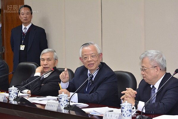 中央銀行最新公布第2季國銀存放款加權平均利率,存款及放款利率繼續位在歷史最低的0.57%及1.92%。圖為央行總裁彭淮南(好房網News記者陳韋帆/攝影)