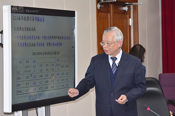 央行總裁彭淮南宣布降息、鬆綁雙北多區房貸信用管制。(好房網News記者陳韋帆/攝影)