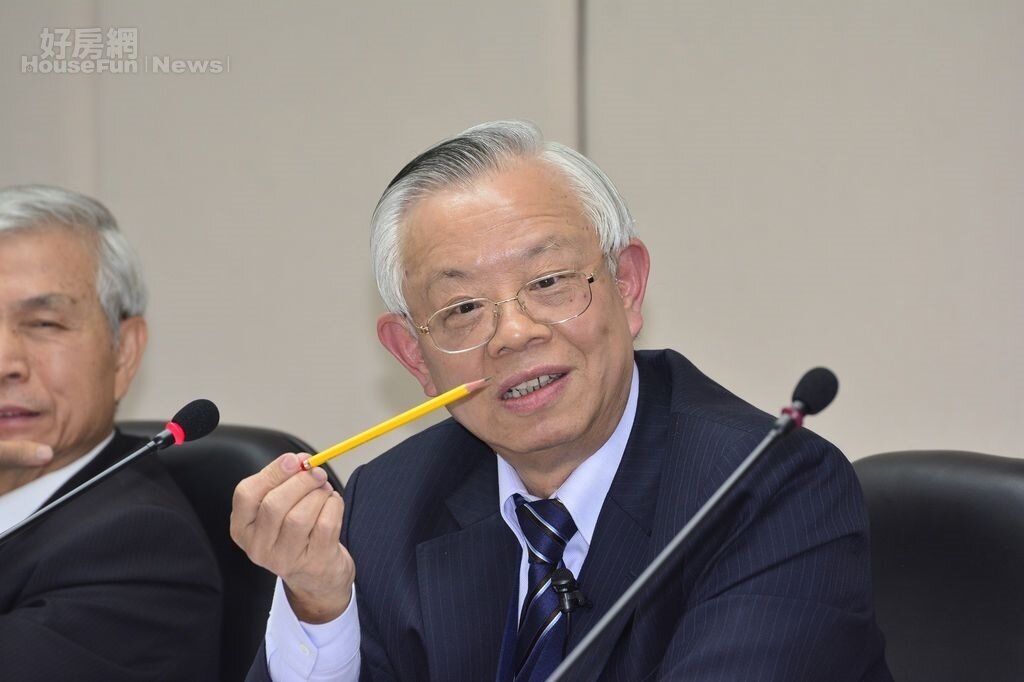 央行總裁彭淮南宣布降息、鬆綁雙北多區房貸信用管制。(好房網News記者陳韋帆/攝影)