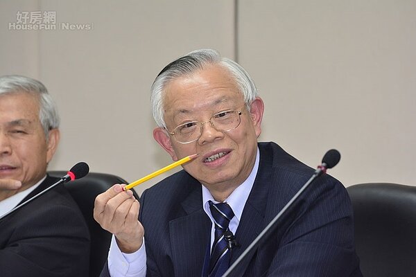 央行總裁彭淮南宣布降息、鬆綁雙北多區房貸信用管制。(好房網News記者陳韋帆/攝影)