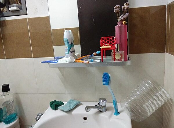 零垃圾生活前雜亂的廁所。(圖/鄭鳳雲提供)