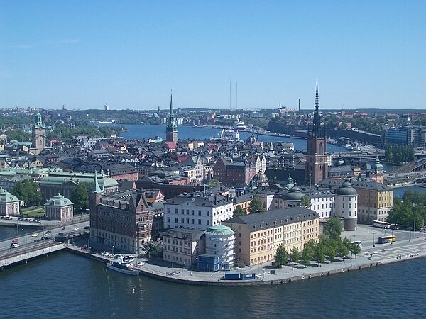 嫌台北房貸要還20年太高?瑞典的高房貸平均要償還140年,造成債留子孫的現象。(圖/翻攝網路)