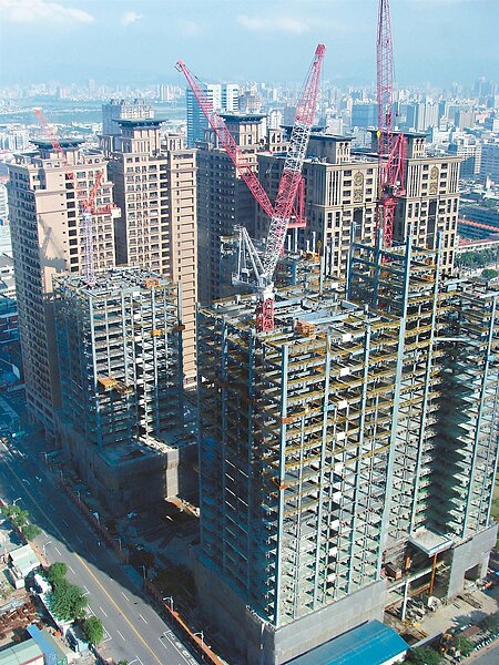 水泥業或營建業使用廢棄鋼碴做原料,不但能維持品質,也可減少生產廢棄物,創造雙贏。 本報系資料庫