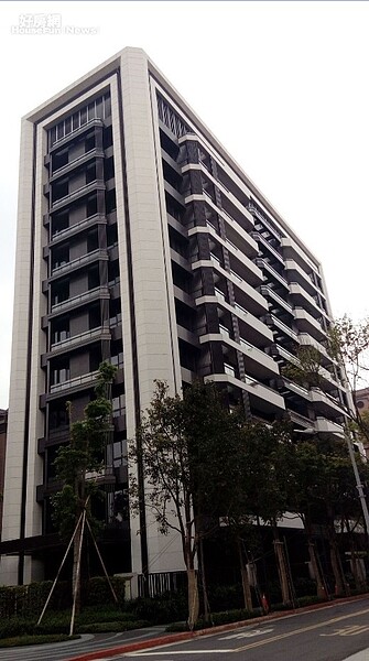 「國美大真」黑白相間外觀設計相當特別。(好房網資料照片)