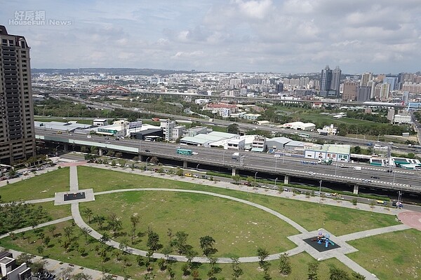 台灣車市M型化，也連帶影響新興重劃區與北市熱門舊商圈人氣的消長。（好房網News資料中心）