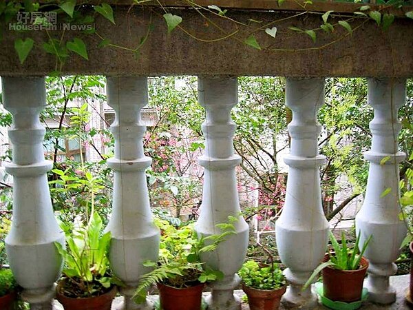 2.從二樓主臥陽台看出去的風景。