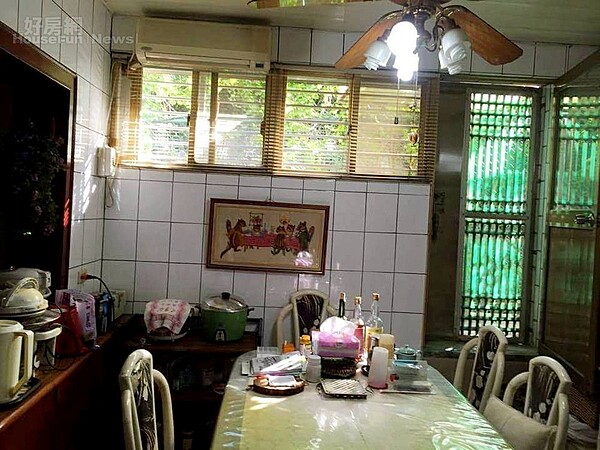 7.連餐廳窗外都透著綠意。