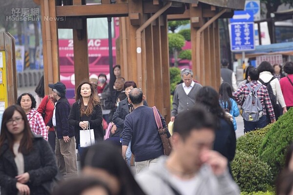 慣老闆小心了!北市提高職安法裁罰「最高10萬」 預計這天實施 行天宮、松江南京交通繁忙,是上班族的重要聚落。(好房網News記者陳韋帆/攝影)