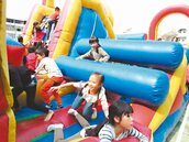 兒童節　遊小琉球玩氣球城堡