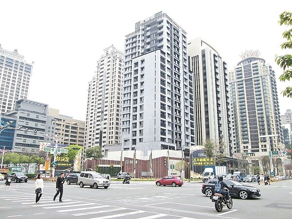 G10、G11站位於桃園中正藝文特區。 圖／台灣房屋提供