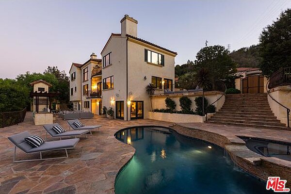 「超殺女」克蘿伊摩蕾茲近來大手筆買下位於舊金山的豪宅。(翻攝自trulia)