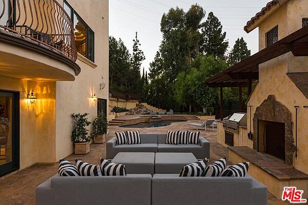 「超殺女」克蘿伊摩蕾茲近來大手筆買下位於舊金山的豪宅。(翻攝自trulia)