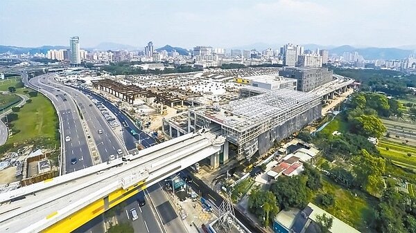 新北市捷運局長趙紹廉昨表示,未來三環三線站站有便利店,每三站間有聯合診所等社區必要的生活設施;圖為環狀線十四張機廠。 圖/新北市捷運工程局提供