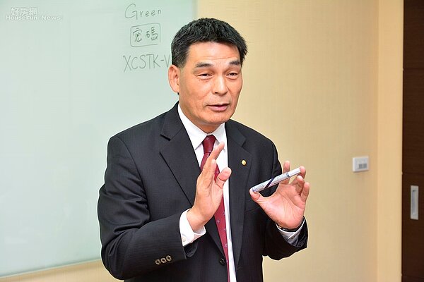 房市明天會更好？顏炳立笑稱「你相信如花會嫁給金城武嗎」。（好房網News記者 陳韋帆／攝影）