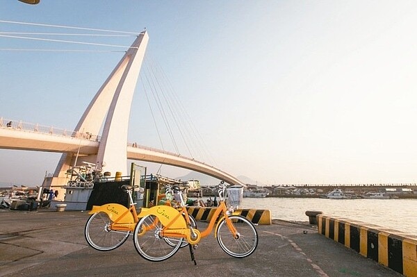 新北市交通局調查清明連假期間YouBike捷運淡水站使用情形，發現騎乘時間平均2小時以上，休憩型態明顯。 圖／新北市交通局提供