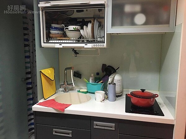 6.租屋處有個小巧的廚房。
