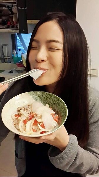 7.愛吃的她平時也會在家裡試試手藝。
