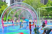 暑假玩水免花錢！台中超人氣戲水區7月4日回歸　噴泉、水幕一次玩