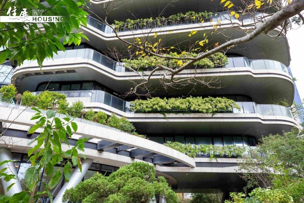 台北市「綠容率新制」要求所有新建案都要做立體綠化,不僅是地面的草皮,更要求在陽台、屋頂種植喬木、多層植栽。圖為陶朱隱園,僅為示意圖。