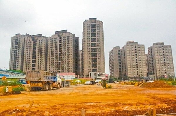 林口A7合宜住宅4萬戶居民即將入住,每日12500公噸生活廢水恐將沿溪排往新莊、泰山。 記者連珮宇/攝影