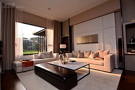 「太平洋之森」客廳面寬達四米，足以擺設L型沙發。