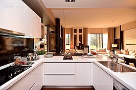 現場廚房為開放設計，實際成屋會有格間。