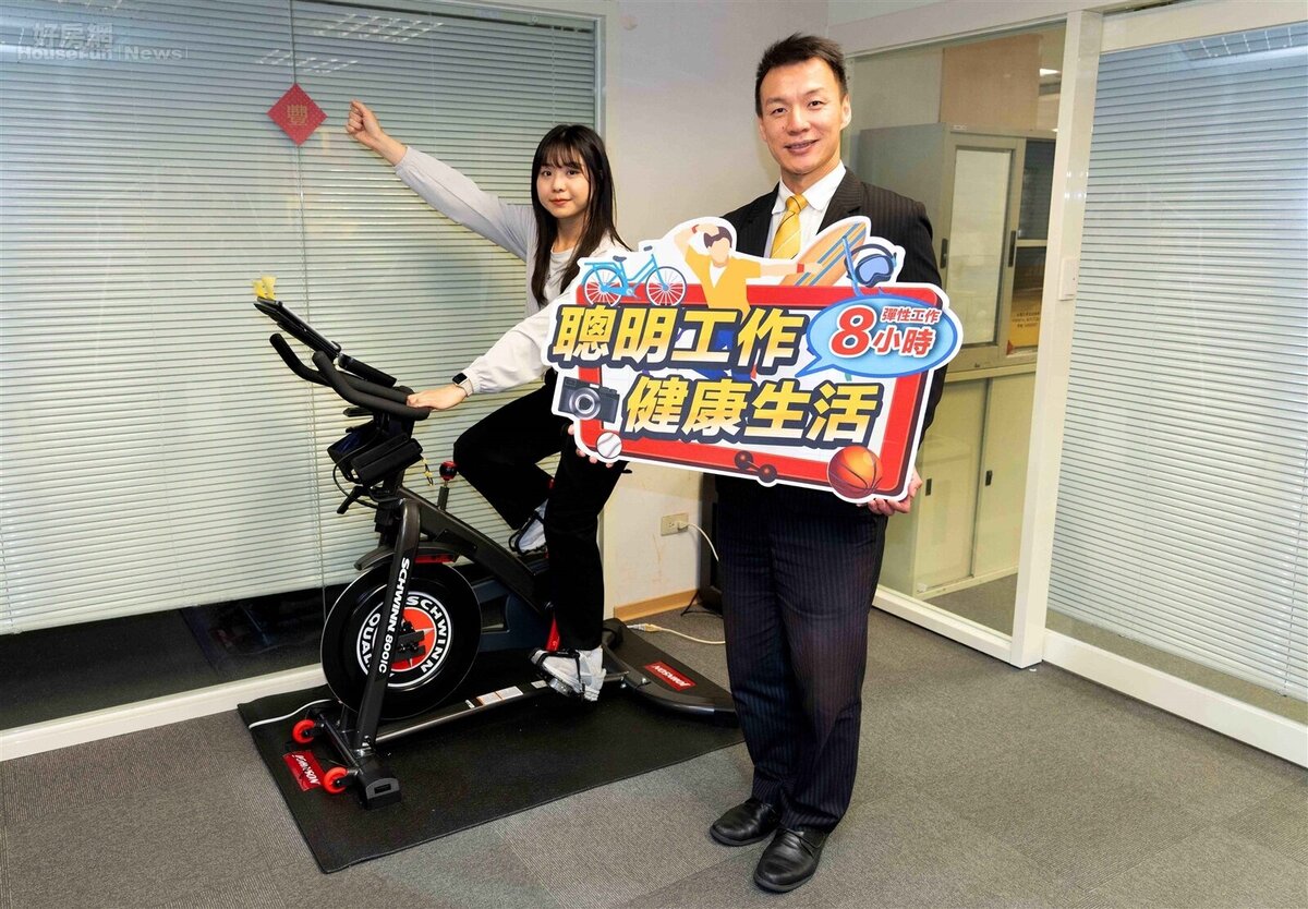永慶房屋持續擴大徵才,提供業務新人首年72萬保障收入,搭配「彈性工作8小時」、「月排休最高10天」等福利制度,讓工作與生活更加平衡。圖/永慶房產集團提供