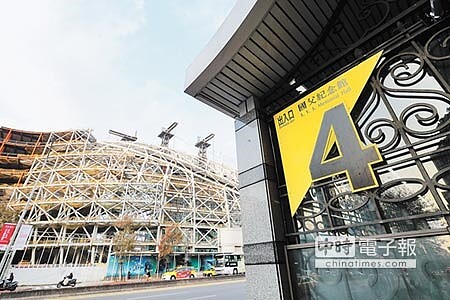 北市府和遠雄啟動解約談判,專家憂心上浮力可能影響捷運板南線。圖為板南線行經大巨蛋工地附近的國父紀念館站。(本報資料照片)