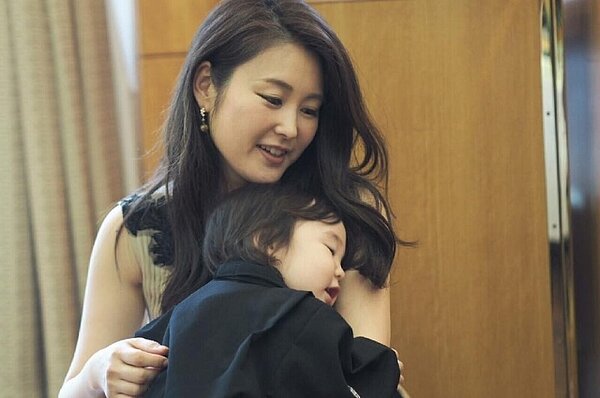 麻衣嫁入台塑王家後淡出螢光幕,但仍大方分享家庭照片。(翻攝自麻衣臉書)