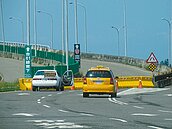 想去高跟鞋教堂　上高架路卻被封死