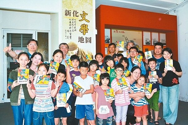 台南兒童文學月新化文學地圖走讀昨在楊逵文學館登場,今年8條文學地圖體驗台南文學之美。 記者吳淑玲/攝影