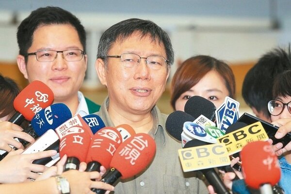 台北市長柯文哲反嗆，大巨蛋的公安等問題「不是我們造成的」。 記者林柏東／攝影