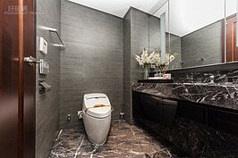 免治馬桶與電腦溫控、除濕排氣等機能已經是現代生活的基本配備。