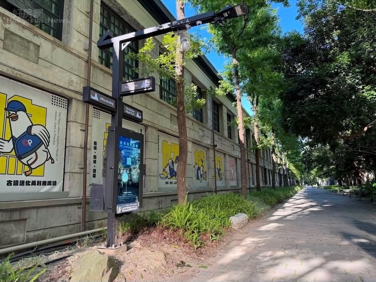 遠傳電信運用大數據、人工智慧與物聯網核心技術，於松山文創園區建置10支智慧杆，歷經逾一年驗證，確立了商轉模式。圖／遠傳電信提供