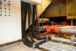 可撓軟管
污廢水管、消防灑水管、電力電信網路管、給水管、瓦
斯管、進氣管等因應隔震系統配置可撓管