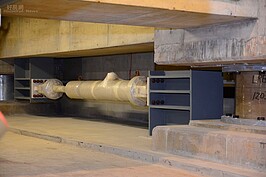 圖為日本第一品牌ADC阻尼器，整棟大樓採SRC+隔震+阻尼器結構系統，通過日本織本匠結構計算。
